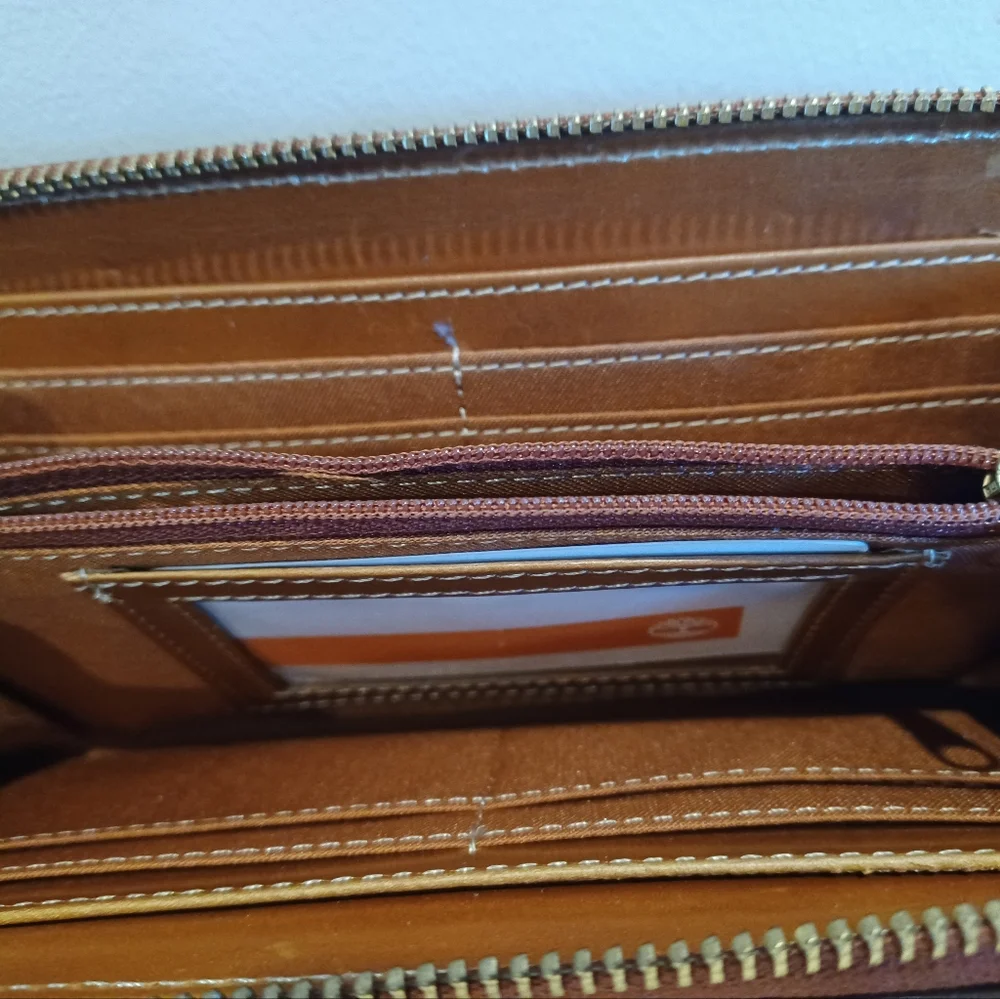 Women's Timberland Leather Wristlet - Picture 5 of 11